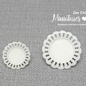 Miniature plates ( Daisy ) scale 1:12  doll house decorations accessories