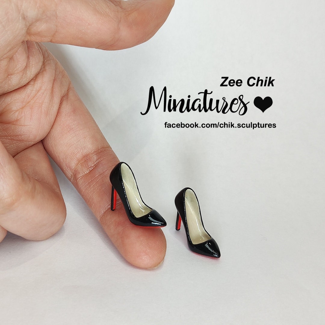 Christian Louboutin ハイヒール キーホルダーの通販 | LIFESTYLEAYURVEDIC