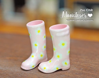 A pair of wellies / tall rain boots ( hunter style ) scale 1:12