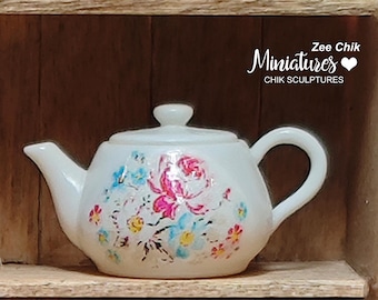 Teiera in miniatura con motivo a rose in scala 1:12, decorazioni per la casa delle bambole, accessori