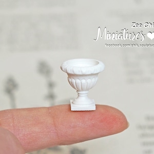 Miniature antique mini planter Urn scale 1:12 doll house decorations accessories