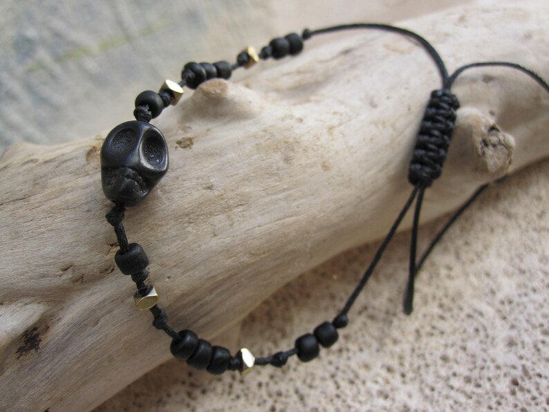 Black and Gold Men/'s bracelet with hematite and howlite