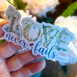 Love Never Fails 1 Korinther 13: 8 Bibel Vers Kiss-Cut Vinyl Aufkleber