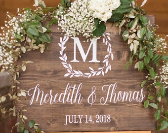 Wedding Welcome Sign, Wedding Entrance Sign, Laurel Wreath Wedding Name and Date Sign, Rustic Wedding Decor, Wood Wedding Sign, Country Wedd