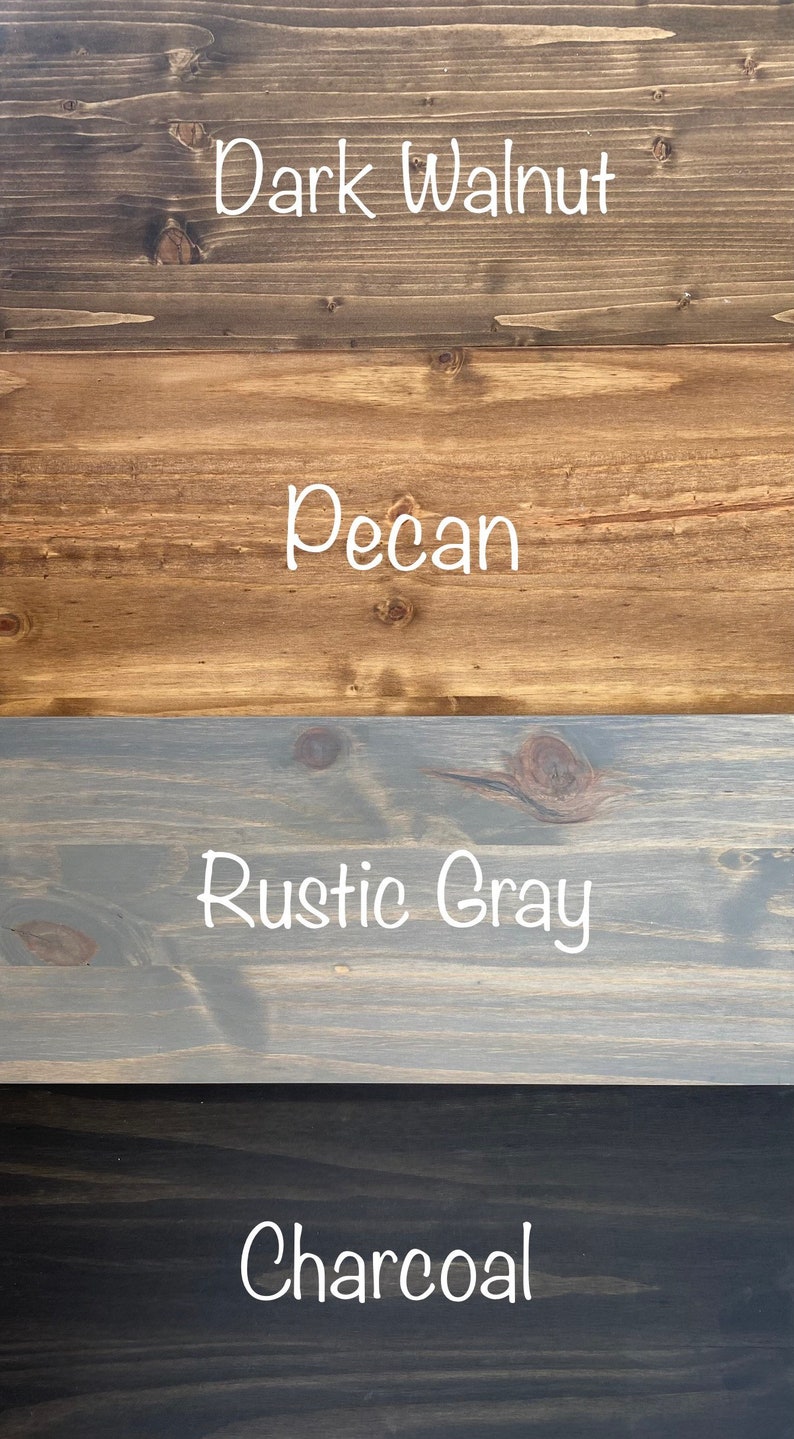 Puede incluir: Cuatro muestras de madera te&ntilde;idas en diferentes colores: nogal oscuro, pacana, gris r&uacute;stico y carb&oacute;n.