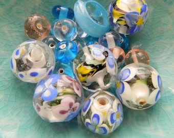 Lots de perles en verre (lampwork), assortiment de tailles et formes (ronde, goutte, cabochons ....) fait main artisanat made in France