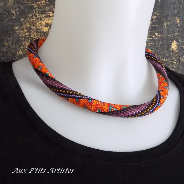 Collier spirale crochet "Carnival", patchwork multicolore orange et violet, en rocailles japonaise, fait main, artisanal made in France