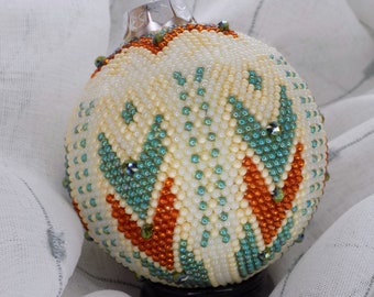 Boule de Noël spirale au crochet,  "Kentukki" en rocaille japonaise et strass cristal, ivoire, bleu et cuivre, faite main, made in France