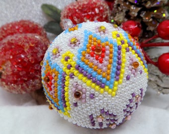 Boule de Noël en spirale crocheté "Boule de noel" ,rocailles japonaise multicolores, cristal ,fait main, artisanal, made in France