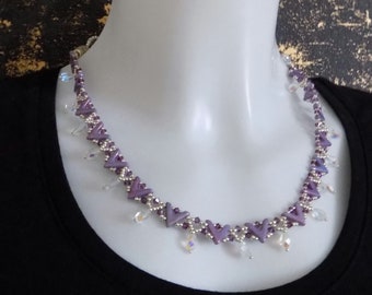 Collier ras du coup, en verre tchèque et cristal, mauve et argent, fait main, artisanal, made in France