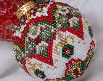 Boule de Noël en spirale crocheté "Boule de Noël 2023" ,rocailles japonaise multicolores, cristal ,fait main, artisanal, made in France