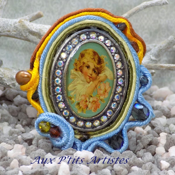 Pendentif soutache "Portrait d'enfant" vintage, strass cristal autrichien, cabochon en verre, perles, fait main, artisanale, made in France