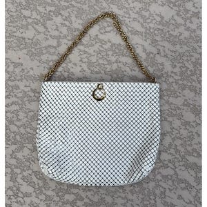 Bolso de mano vintage de malla metálica blanca de Whiting and Davis con correa de cadena dorada imagen 8