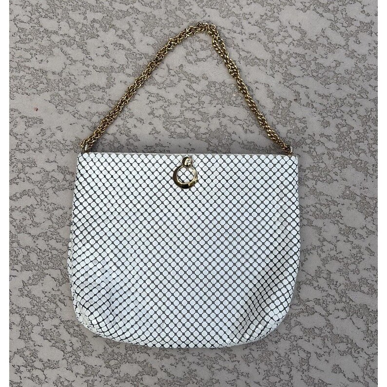 Bolso de mano vintage de malla metálica blanca de Whiting and Davis con correa de cadena dorada imagen 8