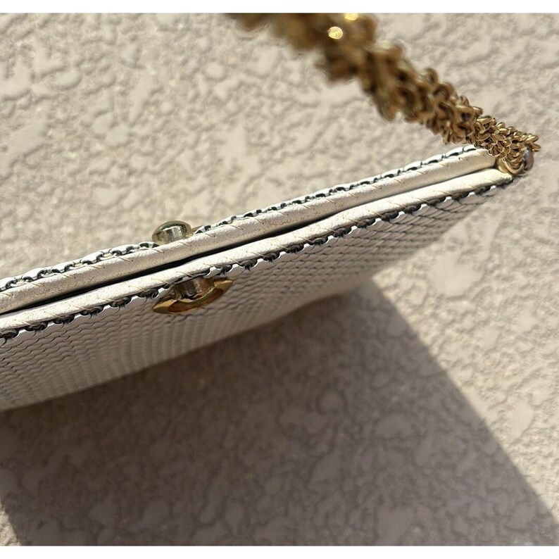 Bolso de mano vintage de malla metálica blanca de Whiting and Davis con correa de cadena dorada imagen 7