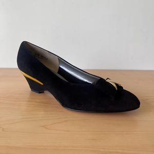 Vintage California Magdesians  Women's  Black and Gold Kitten Heel Pumps Size 8.5