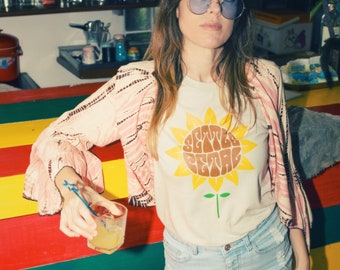 womens 70s graphic tee sunflower tee vintage style hippy 70s retro shirt settle petal tshirt hippy graphic tee hippy tshirt flower power tee