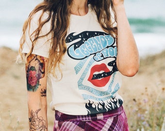 T-shirt graphique rock n roll des années 70 | T-shirts graphiques pour femmes | Chemise de groupe vintage | Tee de concert rétro | Tee rock des années 70