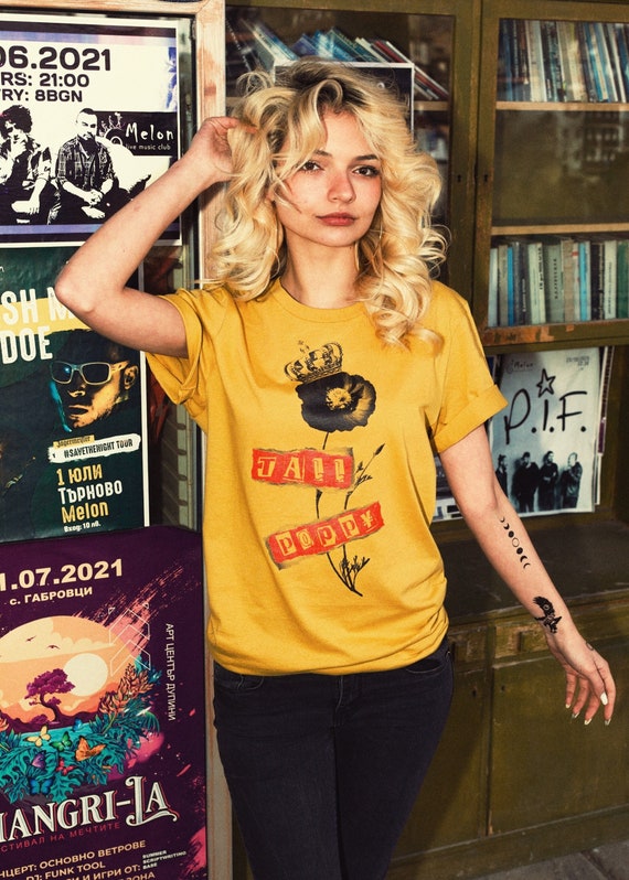 Women's Vintage Graphic Tees: Style, History, and How to Rock Them in 2026