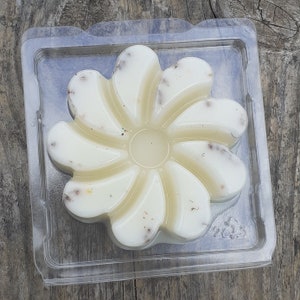 Scented Scotland Scots Highland Vegan Handmade Soy Wax Melt Tart with Botanicals & Plant Based Glitter image 2