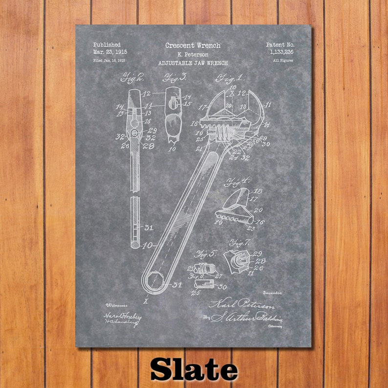 Peut inclure: Un dessin au trait noir et blanc d'un brevet de cl&eacute; &agrave; molette. Le brevet est pour une cl&eacute; &agrave; m&acirc;choires r&eacute;glables et a &eacute;t&eacute; publi&eacute; le 23 mars 1915. Le num&eacute;ro de brevet est 1&nbsp;133&nbsp;236.