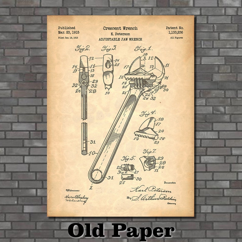 Peut inclure: Un dessin de brevet vintage pour une cl&eacute; &agrave; molette &agrave; m&acirc;choires r&eacute;glables. Le dessin montre la cl&eacute; dans diff&eacute;rentes positions et comprend des diagrammes d&eacute;taill&eacute;s de ses composants. Le num&eacute;ro de brevet est 1&nbsp;133&nbsp;236 et a &eacute;t&eacute; publi&eacute; le 23 mars 1915.