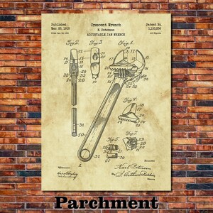 Peut inclure: Un dessin de brevet vintage pour une cl&eacute; &agrave; molette &agrave; m&acirc;choires r&eacute;glables. Le dessin montre la cl&eacute; dans diff&eacute;rentes positions et comprend des &eacute;tiquettes d&eacute;taill&eacute;es pour chaque partie. Le num&eacute;ro de brevet est 1&nbsp;133&nbsp;236 et a &eacute;t&eacute; publi&eacute; le 23 mars 1915.