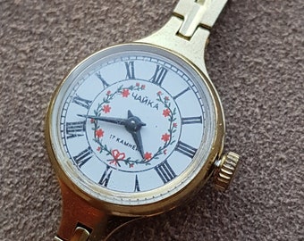 Small vintage mechanical round womens wrist watch on metal band  White dial watch Gift for her Birthday gift