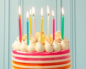 Scherza La Festa Di Compleanno Candele Del Dolce Del Colpo Dei Bambini I Spengono Le Sul Rosa Coniglietto Decorazione Dell Arcobaleno 145778352