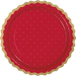 Könnte beinhalten: Rote Pappteller mit goldenen, gewellten Rändern und einem Muster aus kleinen goldenen Herzen.