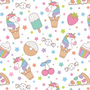 Puede incluir: Un patr&oacute;n sin costuras que presenta una variedad de ilustraciones coloridas y caprichosas, que incluyen unicornios, conos de helado, cupcakes, donas, caramelos, cerezas, fresas y rebanadas de pizza. El fondo es blanco con estrellas dispersas.
