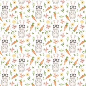 Op de afbeelding: Een naadloos patroon met aquarel illustraties van konijnen met brillen, wortels, vlinders en bloemen op een witte achtergrond.