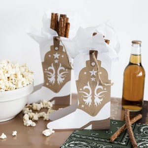 Pudełka na smakołyki Cowboy Boot Treat Boxes 8ct - Western Party Favors, Papierowe pudełka na upominki, Dekoracje urodzinowe w stylu koni, Artykuły imprezowe Wild West, Upominki urodzinowe Rodeo