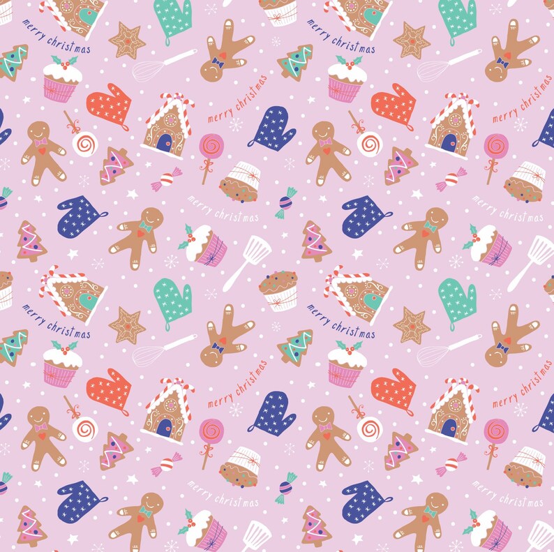 Puede incluir: Un fondo rosa con un patr&oacute;n repetido de casas de jengibre, hombres de jengibre, cupcakes, bastones de caramelo, estrellas y copos de nieve. El texto "merry christmas" se repite en todo el patr&oacute;n.