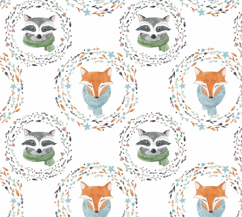 Pu&ograve; includere: Uno schema senza cuciture con illustrazioni ad acquerello di volpi e procioni che indossano sciarpe. Gli animali sono circondati da ghirlande di foglie e fiori in tonalit&agrave; di blu, verde e marrone.