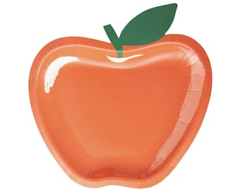 Puede incluir: Un plato de papel naranja con forma de manzana con una hoja y un tallo verdes. El plato tiene un acabado brillante y un borde acanalado. Ideal para una fiesta temática escolar o una reunión de otoño.
