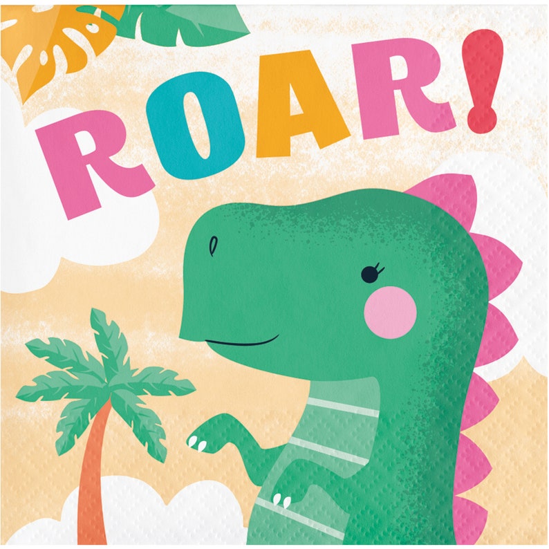 Puede incluir: Un dinosaurio verde con detalles rosas y una palmera sobre un fondo amarillo. El texto "ROAR!" est&aacute; escrito en letras de colores sobre el dinosaurio.