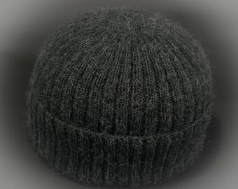 Gris oscuro, 100% alpaca, suave como el cachemir puro.