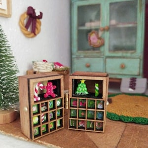 Miniaturen des Weihnachtskalenders im Maßstab 1:12