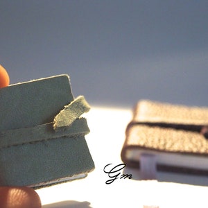 Minibücher aus Leder - Maßstab 1:12 - Puppenhausminiaturen - Einzigartige Modelle
