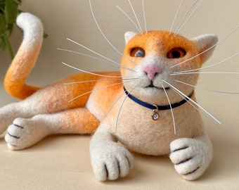 Lying Cat with Cute Pink Paw Pads / 100% Handmade Needle Felting Wool Statuette