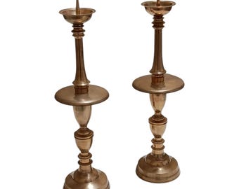 Set di 2 portacandele in ottone massiccio Pricket - Portacandele a punta patinati alti 18 pollici, decorazione gotica del XX secolo, stile altare vintage