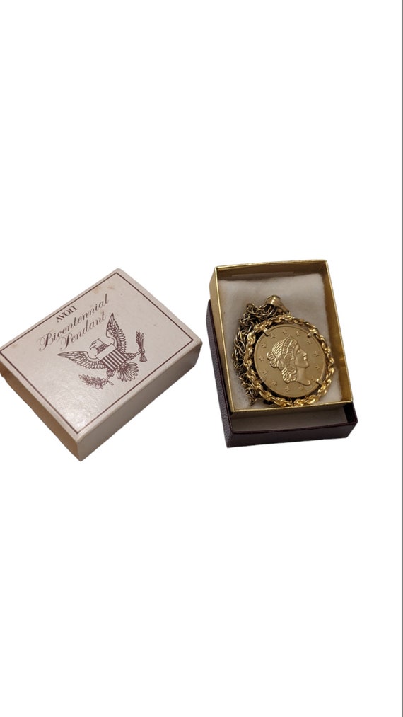 Gold Tone Coin Necklace Avon Liberty BiCentennial 