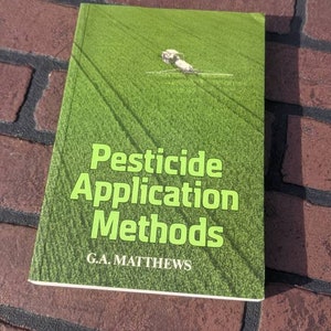 Méthodes d’application de pesticides G.A. Matthews Longman 1982 Livre de poche vintage 80s Livraison GRATUITE