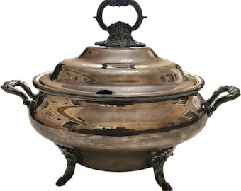 Sopera antigua de plata Wallace con base, ornamentada e inscrita, Richmond, Virginia.