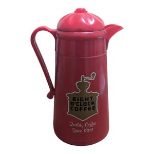 Carafe thermos vintage Eight O&#39;Clock | Service à café épais en plastique rouge | Décoration de café rétro de 12 po. de haut | Café à collectionner