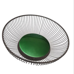 Midcentury Round Wire Fruit Bowl with Atomic Green Enameled Center, Wallace Wired Atomic Bowl Style B911 PM Italy