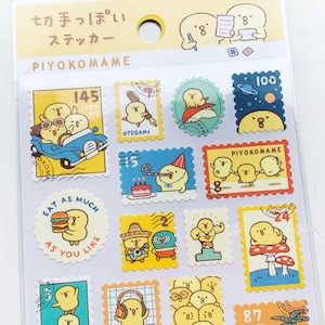 以下が含まれることがあります： 様々なシーンの漫画のキャラクターが切手のように描かれた装飾ステッカーのシート。車に乗ったり、ハンバーガーを食べたり、ビーチにいたりするキャラクターの画像が含まれています。ステッカーの色は黄色、青、赤です。