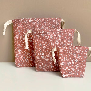 Lot de 3 sacs à cordon avec fleurs rouges - Sac lavable en coton biologique