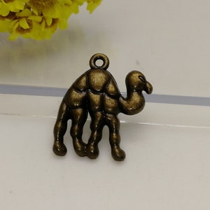 6/20 Pezzi Collana con ciondolo cammello in metallo Orecchini Portachiavi Fascino Artigianale fatto a mano Creazione di gioielli Fai da te Scoperta Bronzo antico Argento Colore XM0025
